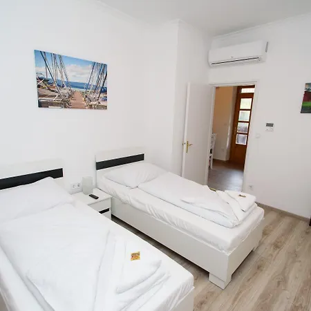 Bl Garden Panzio בלטונללה