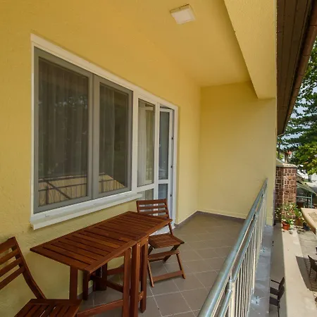 Bl Garden Panzio לינה וארוחת בוקר בלטונללה