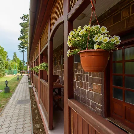 Bl Garden Panzió Alojamento de Acomodação e Pequeno-almoço 4*