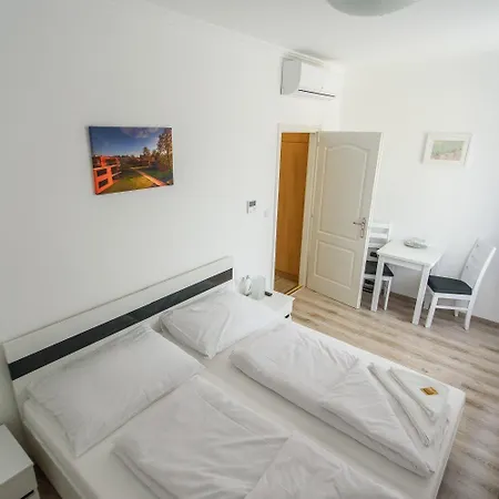 Bl Garden Panzio Oda ve Kahvaltı Balatonlelle