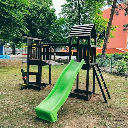 Alojamento de Acomodação e Pequeno-almoço Bl Garden Panzió Balatonlelle