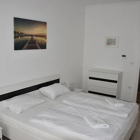 Bl Garden Panzio לינה וארוחת בוקר בלטונללה