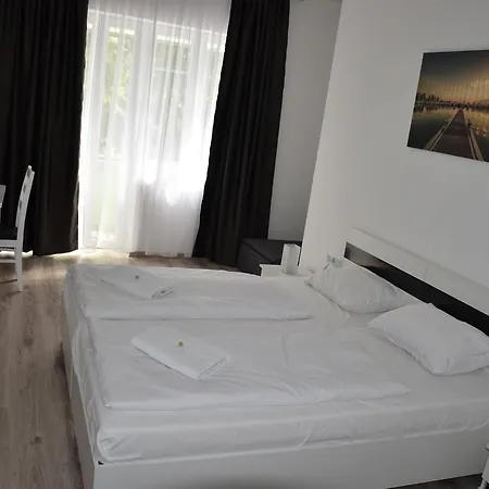 Bl Garden Panzio בלטונללה