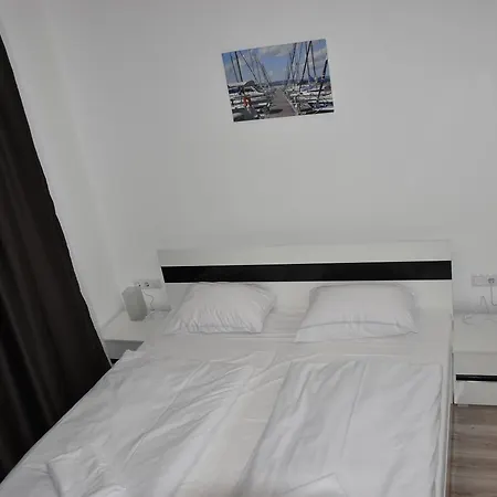 Alojamento de Acomodação e Pequeno-almoço Bl Garden Panzió Balatonlelle