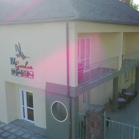 Bl Garden Panzio