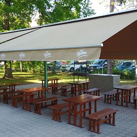 לינה וארוחת בוקר Bl Garden Panzio