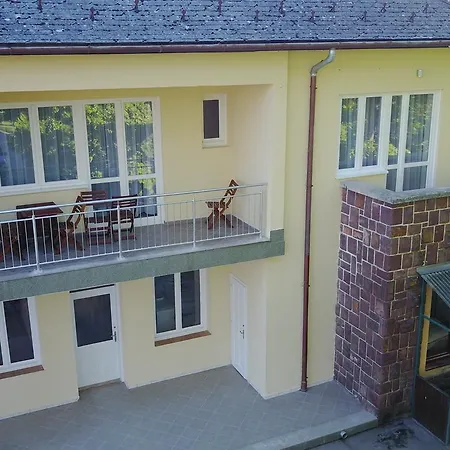 Bl Garden Panzio לינה וארוחת בוקר