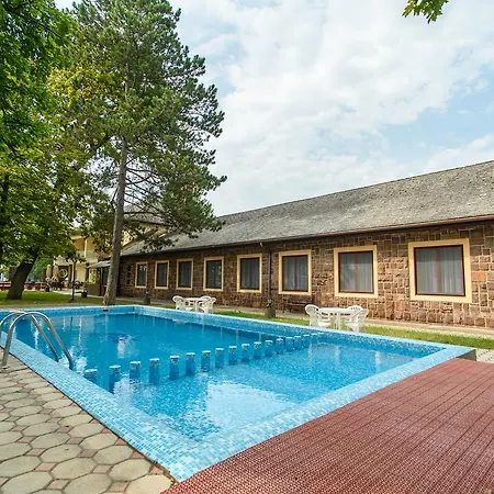 לינה וארוחת בוקר Bl Garden Panzio בלטונללה