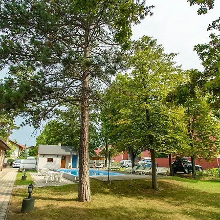 Bl Garden Panzio Oda ve Kahvaltı Balatonlelle