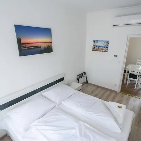 Bl Garden Panzio לינה וארוחת בוקר 4*