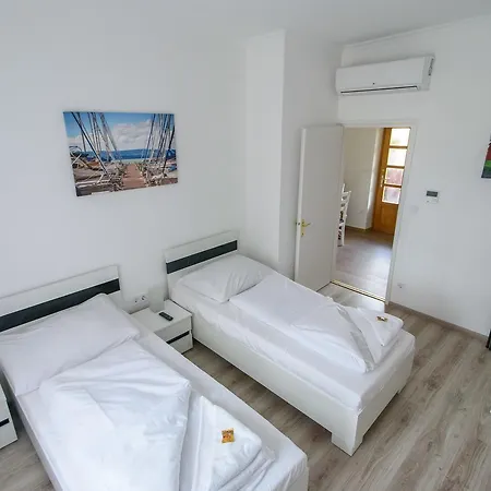 Bl Garden Panzio 4* בלטונללה