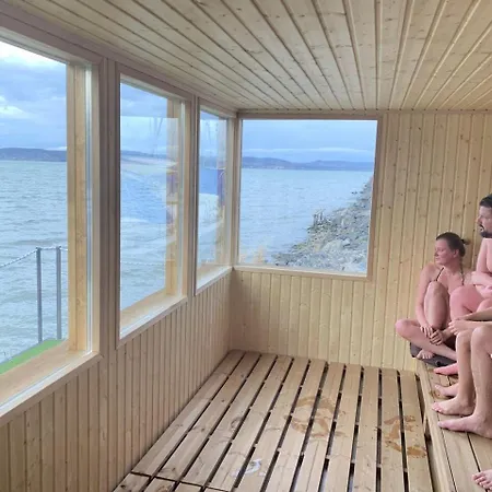 Bl Garden Panzio לינה וארוחת בוקר 4*