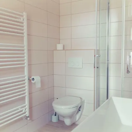 לינה וארוחת בוקר Bl Garden Panzio