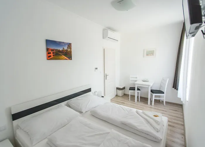 Bed & Breakfast Bl Garden Panzio Balatonlelle