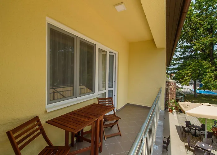 Bl Garden Panzio לינה וארוחת בוקר בלטונללה