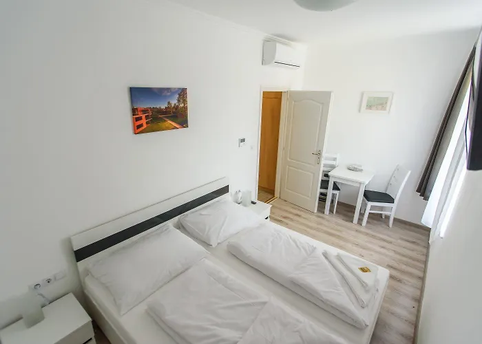 Bl Garden Panzio Bed & Breakfast Balatonlelle