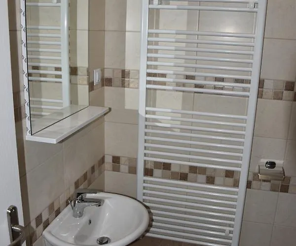 Bl Garden Panzio בלטונללה