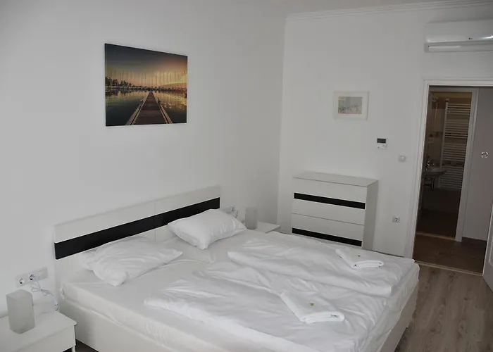 Bl Garden Panzio Bed & Breakfast Balatonlelle