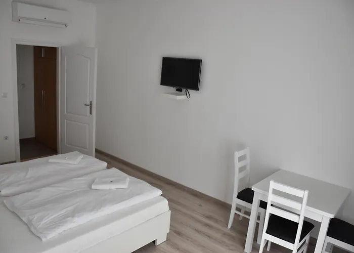 Bed & Breakfast Bl Garden Panzio Balatonlelle