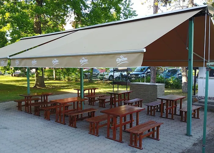 לינה וארוחת בוקר Bl Garden Panzio