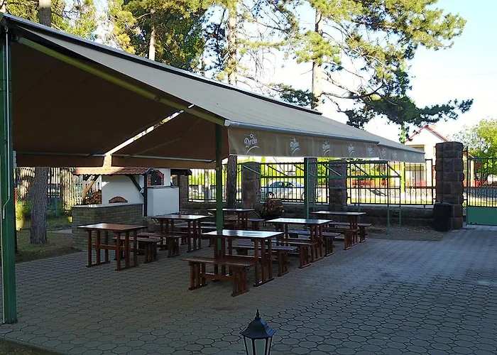 Bl Garden Panzio 4* バラトンレッレ