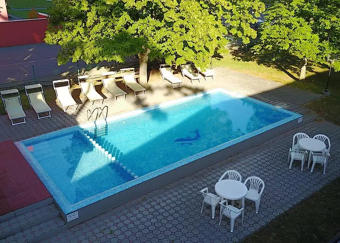 Bl Garden Panzio לינה וארוחת בוקר בלטונללה