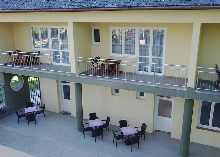 Bed & Breakfast Bl Garden Panzio 4*