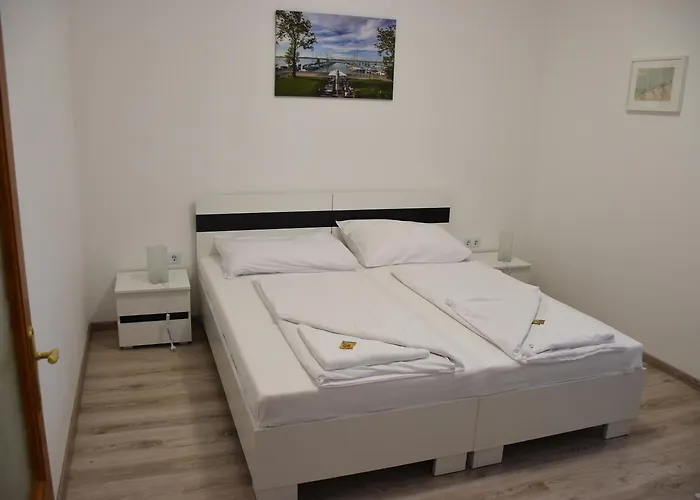 Bl Garden Panzio Bed & Breakfast Balatonlelle