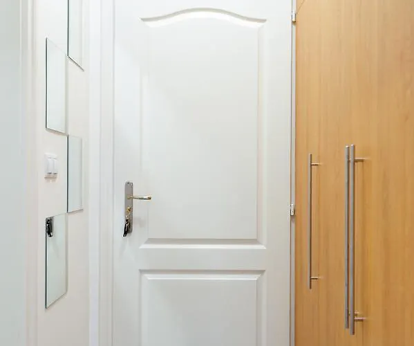 לינה וארוחת בוקר Bl Garden Panzio 4*