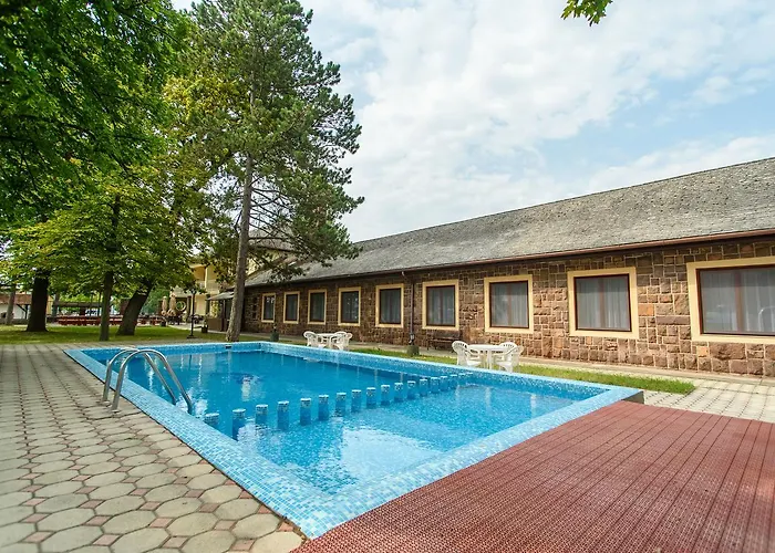 לינה וארוחת בוקר Bl Garden Panzio בלטונללה