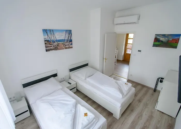 Bl Garden Panzio 4* בלטונללה