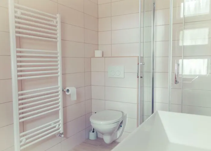 לינה וארוחת בוקר Bl Garden Panzio